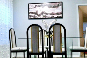 Cozy 3 Bedrooms and 2 baths in Olathe sleeps 8.